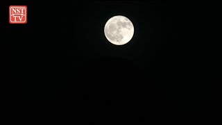 Super moon shines over Egypt's Pyramids