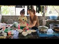 Quy & Huong's quick meal is instant noodles [ Lý Thị Hương