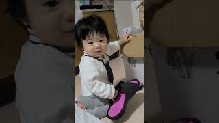 【9ヶ月】ママのスリッパ隠そうとした？？　【9Month】Did you try to hide mom's slippers?  ?　#shorts