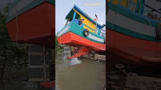 Launching Vietnamese fishing boats☆Hạ thủy ghe rập xếp #shorts #thanhdienntd