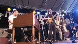 Scofield, Medeski, Martin & Wood - Chicken Dog