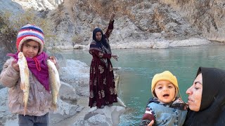 Khadija went to the river with the children and caught two fish and ate breakfast by the river.