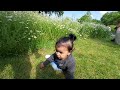 সামারা তার বাবার সাথে ফুলের বাগানে হাঁটছে samara is walking in flower garden with her father