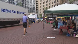 Harvest market on Monument Circle