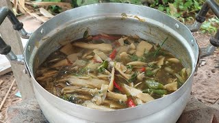 แกงหน่อไม้ใส่ผักหวาน | Food that comes from nature