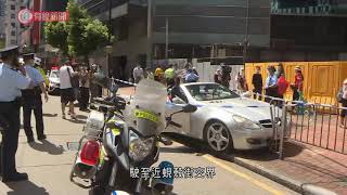 私家車北角剷行人路撼欄　警檢疑大麻容器　司機涉無牌駕駛、藏毒被捕 - 20211017 - 港聞 - 有線新聞 CABLE News