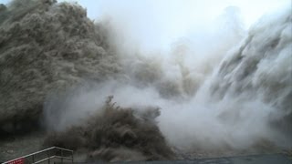 Spectacular footage after tropical storm hits Taiwan