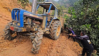 Tractor stuck while carrying sand uphill: Dump truck rescued tractor