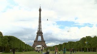 Zipline με 90 χλμ/ώρα από τον πύργο του Άιφελ