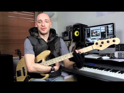 Right and Left Hand Positioning for Bass Guitar - Lesson with Scott Devine (L#59) Right and Left Hand Positioning for Bass Guitar - Lesson with Scott Devine (L#59)