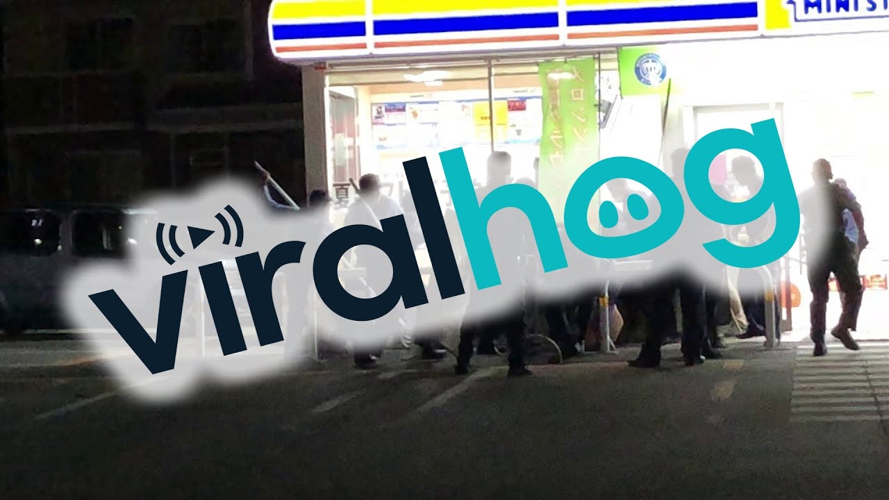 Robbery At Convenience Store || ViralHog - YouTube