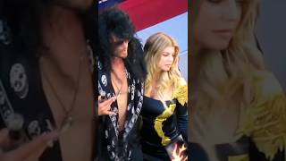 When Fergie Arrived With Josh Duhamel in Fancy Dress as a Rocker in a Wig 👨🏻‍🎤🤘
