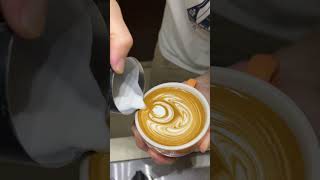 #咖啡拉花 #latteart #9barista #latte #tulip 流動很好，也容易飄移😅