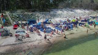 Ośrodek z atrakcjami blisko plaży? Familijni w Pogorzelicy! Zobacz jak blisko 🏖