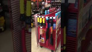 The autozone sucks ( garbage employees)