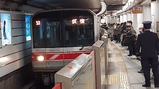 東京メトロ丸ノ内線02系02-107F各駅停車荻窪駅行き赤坂見附駅到着(2022/12/11)