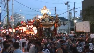 平成25年　藤沢・片瀬諏訪神社例大祭　神輿発輿＝渡御