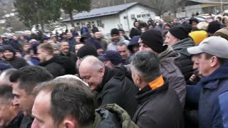 Protest radnika RiTE Ugljevik: Izgurali direktora Milutina Tasovca (16.1.2025.)