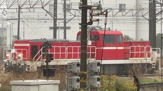 【DD200-2  新鶴見機関区構内入換】E233系0番台向けグリーン車8両の甲種輸送を終え切り離されたJR貨物DD200形0番台2号機が単機で戻っていくシーン（2024.3.26.15:03）