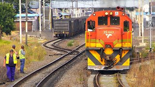 2 Freight trains cross in Brackenfell ; TRANSNET Electrics \u0026 Diesels | Railways South Africa