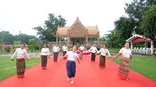 กษิณามุฑิตาบูชาครู โดยครูสมพร ทินวงศ์ และนางรำจาก โรงเตี๊ยมเมืองหิน