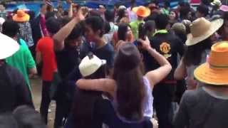 บุญบั้งไฟบ้านแดงหม้อ 13/05/2014 part 2