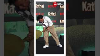 Kathal Stars Sanya Malhotra and Rajpal Yadav Pose with a 'Kathal' on Trailer Launch #shorts #viral