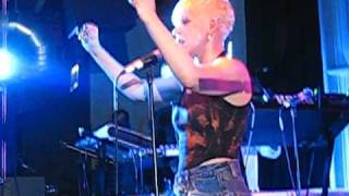 Robyn - Hang With Me [Live at Myspace Secret Show, London, 3 Nov 2010]