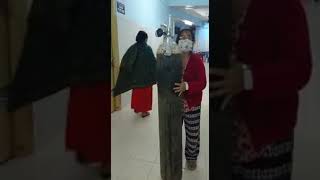 Patient from hospital carry heavy oxygen for herself.