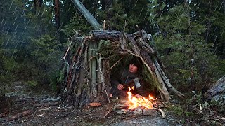Caught in a Storm! 3 Day Solo Bushcraft - Building Shelter & Camping in Heavy Rain