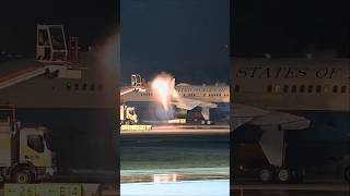 ❄️ DEICING OF THE USAF BOEING C-32A with the Vice President onboard at MSC 2025 #usa #usaf #ytshorts