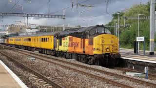 37219 and 37421 depart Swindon, 8th September 2022