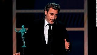 Joaquin Phoenix honors Heath Ledger in SAG Awards speech  - Live News 24