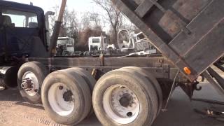 13B092 1997 Mack Dump truck