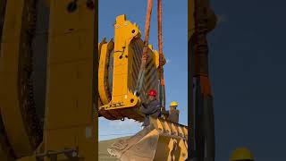 Assemble a 2600-ton truck crane