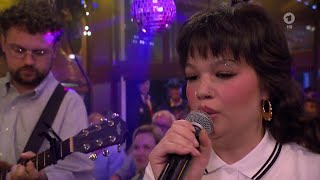 Lola Young - Messy „ not Messi “ (Live - in Hamburg) - Inas Nacht Late Night Show - 05. October 2024