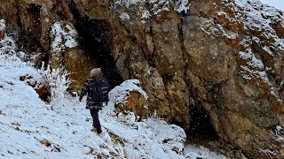 Caught in a snowstorm.Camp in a warm and cozy cave.bushcraft survival