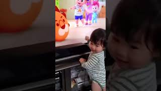 【笑撃】テレビツンツン。おでんは絶対ダメよ  #baby #赤ちゃん #イタズラ #兄 #家族 #思い出 #赤ちゃんのいる生活 #パパ #ママ #ベビスタグラム #かわいい  #育児 #ゆきとえな