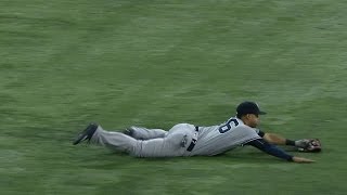 NYY@TB: Williams makes a diving catch to end the 4th