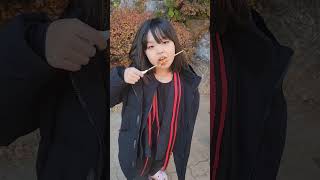 쌍둥이 혜원 나는 이뿌게 먹기^^