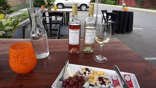 Tasting Washington Wine on the Patio at The Winemakers Reserve