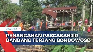 Pasca Banjir Bandang di Bondowoso, Warga Bersama TNI-Polri Bersihkan Material Lumpur