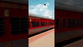 16584 Latur to Yesvantpur Express waiting in Latur #shortsvideo #train #trending