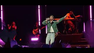 FIRST TIME KEVIN JONAS PLAYED LITTLE THINGS IN THE WORLD!