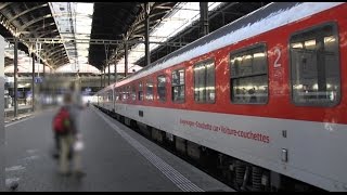 Der Nachtzug am Bahnhof Basel SBB. Night train. Der Schlafwagenzug. Ночной поезд на вокзале Базеля