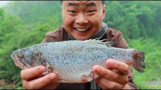 【山藥村二牛】小伙秘製油炸鱸魚，一人吃著一條，真過癮