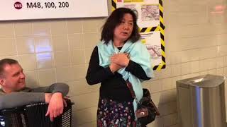 A Chinese lady at Berlin underground, Sang Beethoven  \