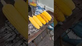 Yummy Grilled Corns 烧烤玉米at Street food market in Malaysia#elatedvernacular #shorts #shortsvideo