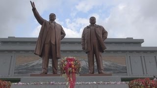 銅像に献花、祖国解放祝う 北朝鮮・平壌