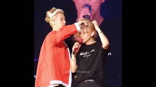 chanbaek Baekhyun asking chanyeol to help him with the wig 😂